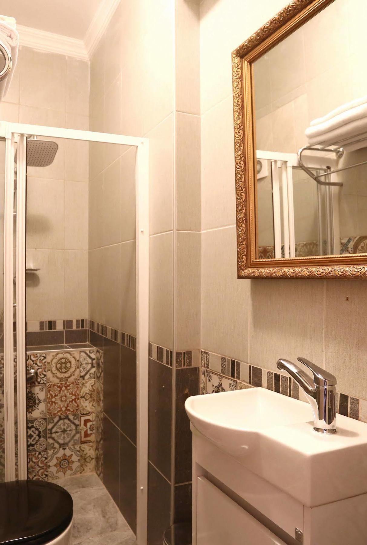 Taksim Green Star Hotel Istanbul Bagian luar foto